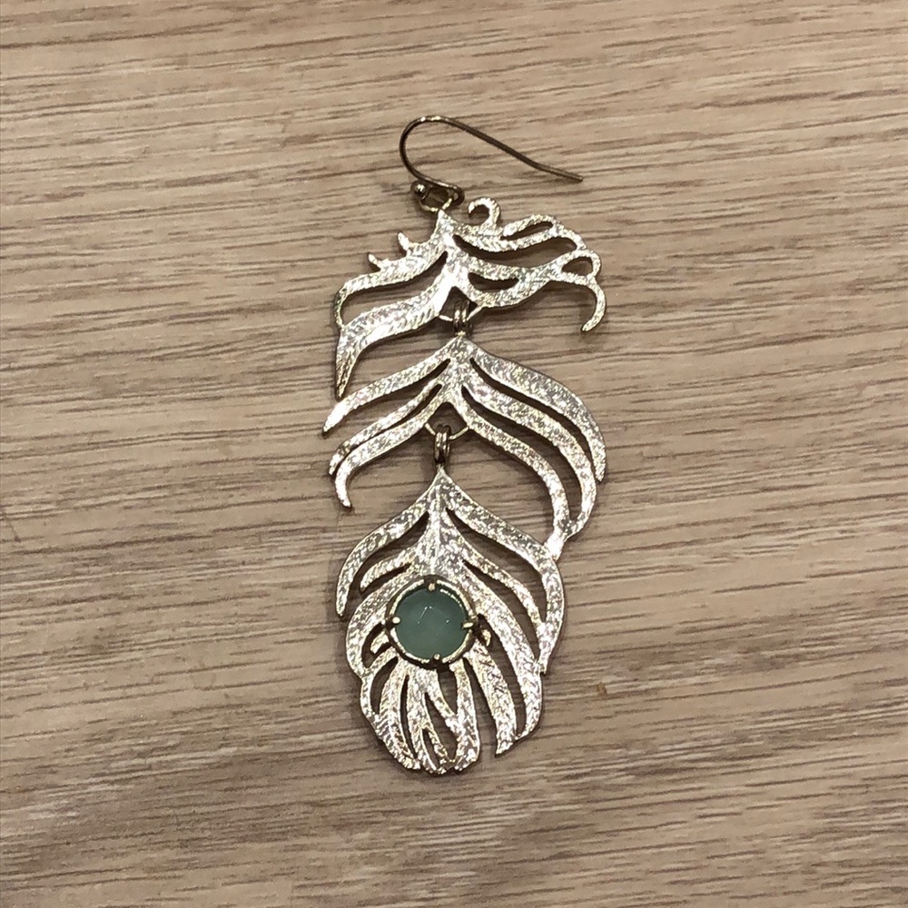 Kendra Scott feather earring (single)